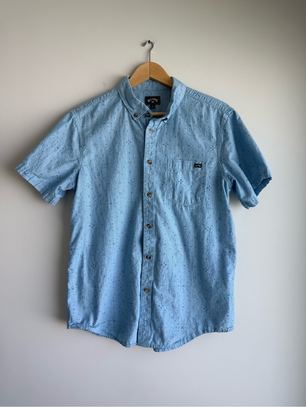 Billabong Blue Short Sleeve Button Up Shirt Size M